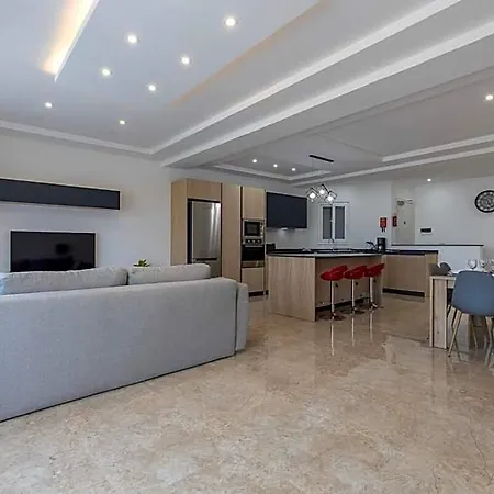 - With Stunning Views Shared Pool Szálloda 4*